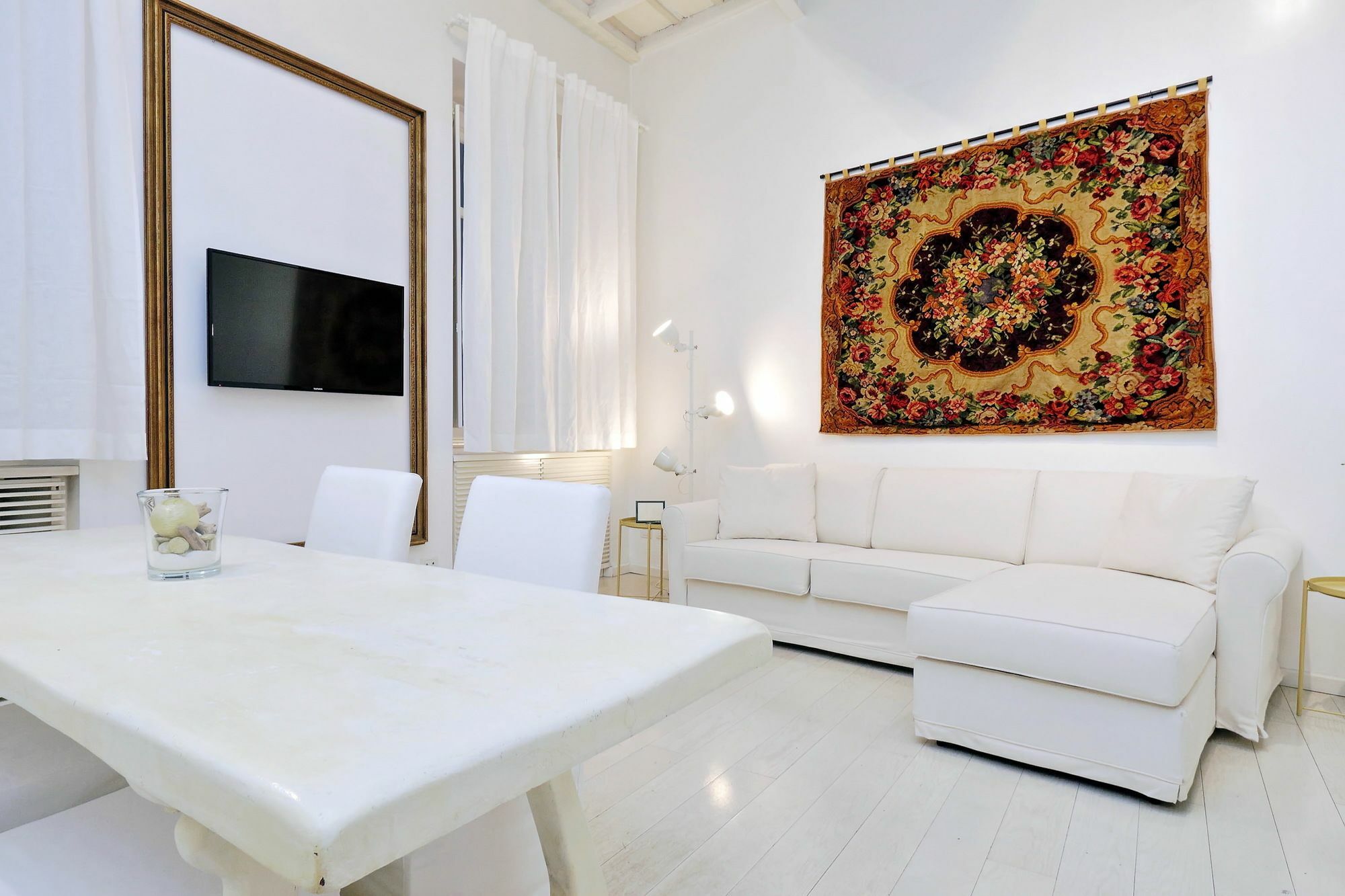 Triton Place * Rome