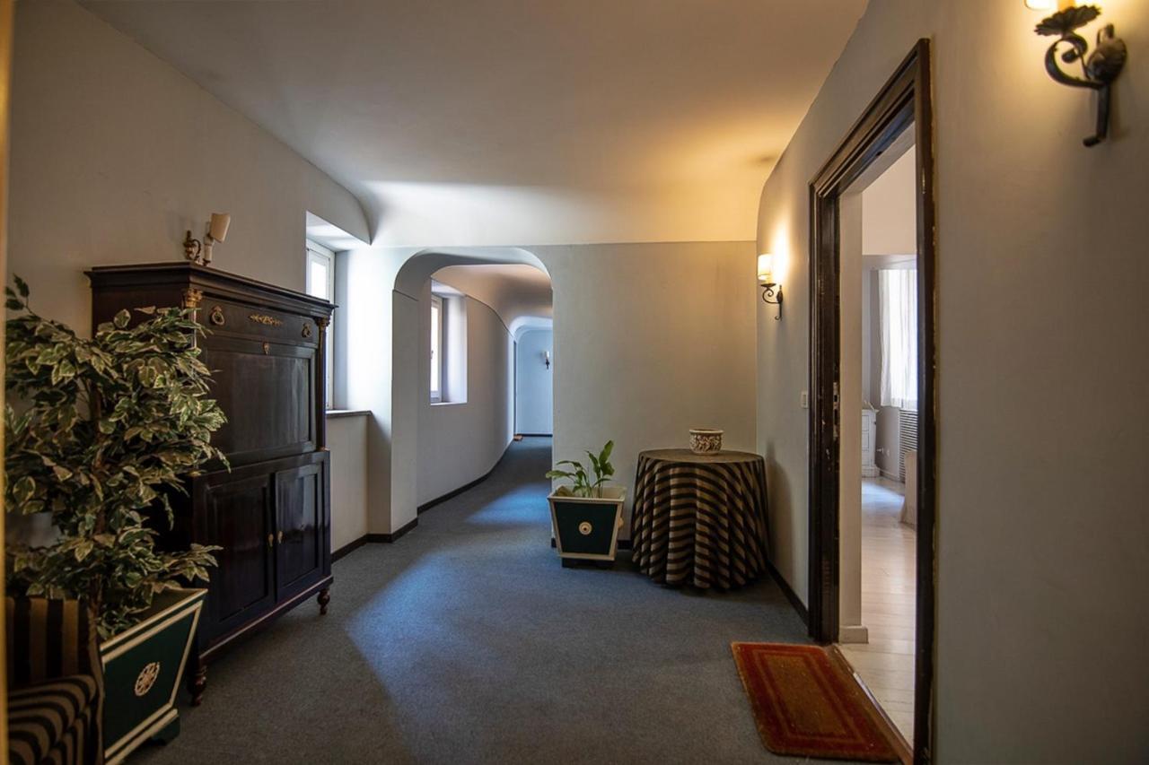 Triton Place Apartment *