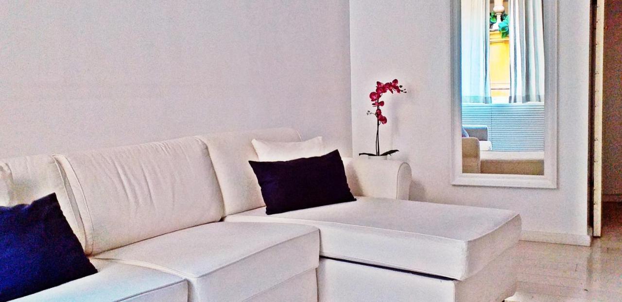 Triton Place * Rome